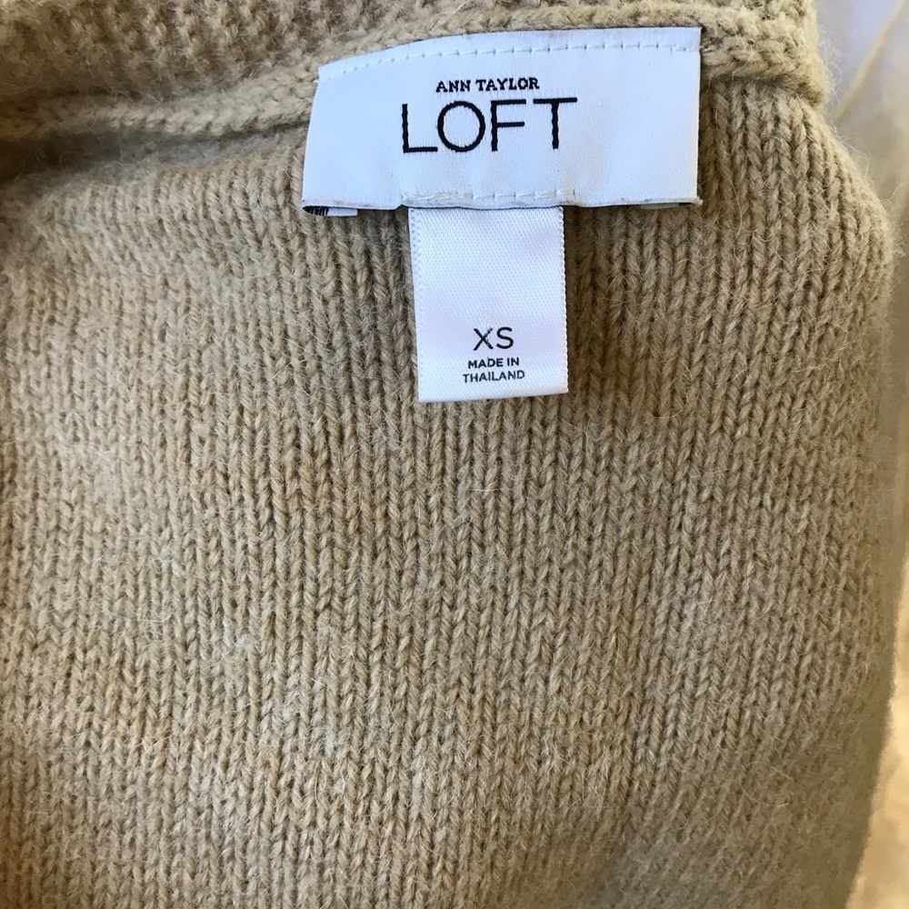 Extra small Ann Taylor beige button down cardigan - Picture 2 of 3